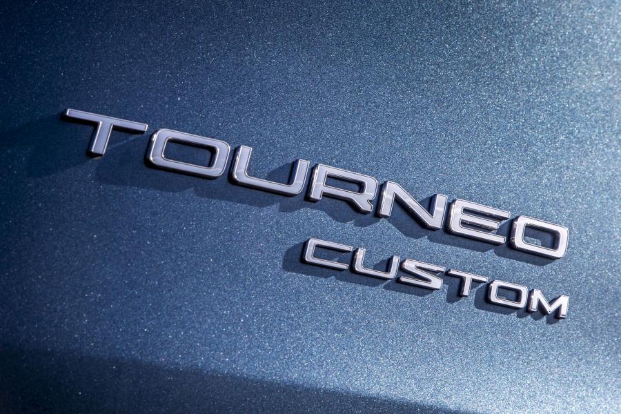 Логотип Ford Tourneo Custom PHEV 2019 года  (WW) (фото 21 из 39)